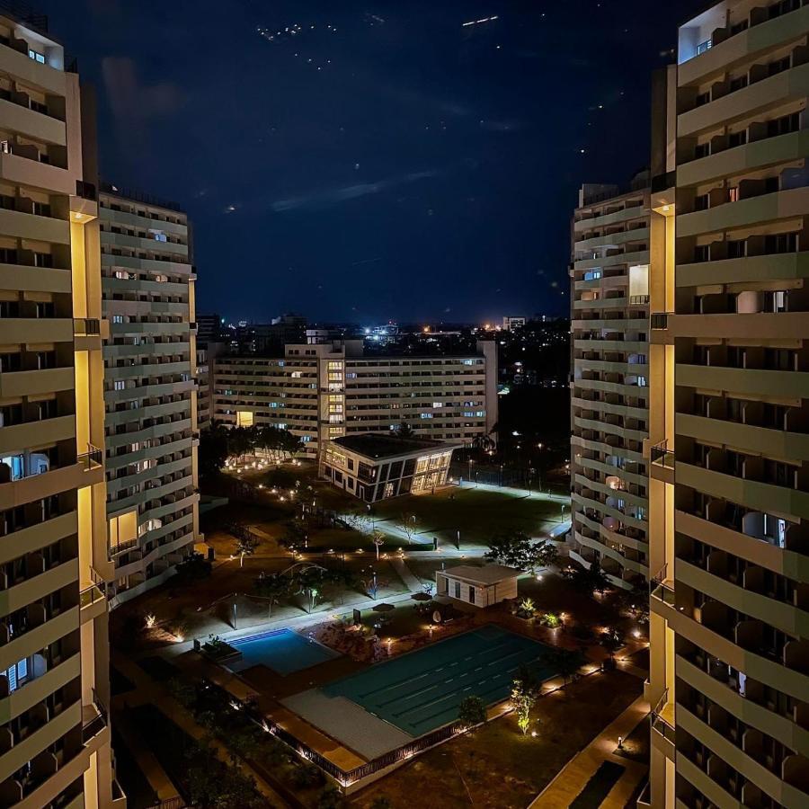 Acellyne'S Suites At The Residences At Commonwealth By Century Quezon City Exterior foto