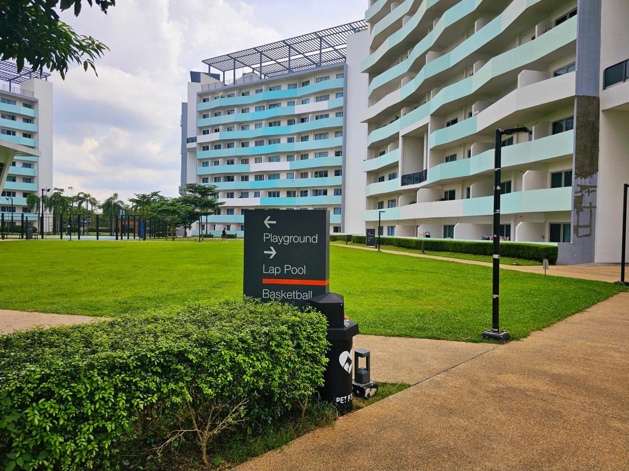 Acellyne'S Suites At The Residences At Commonwealth By Century Quezon City Exterior foto
