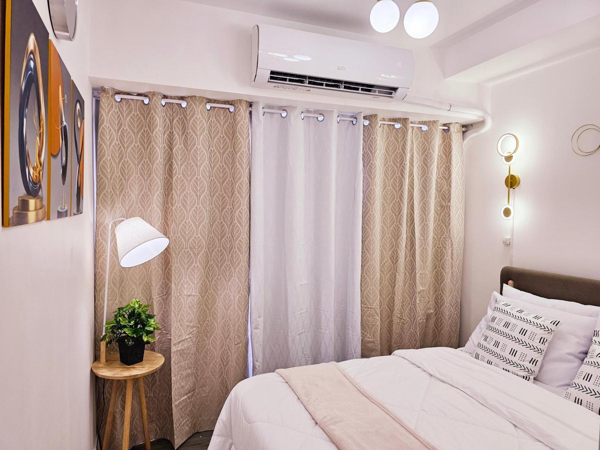Acellyne'S Suites At The Residences At Commonwealth By Century Quezon City Exterior foto