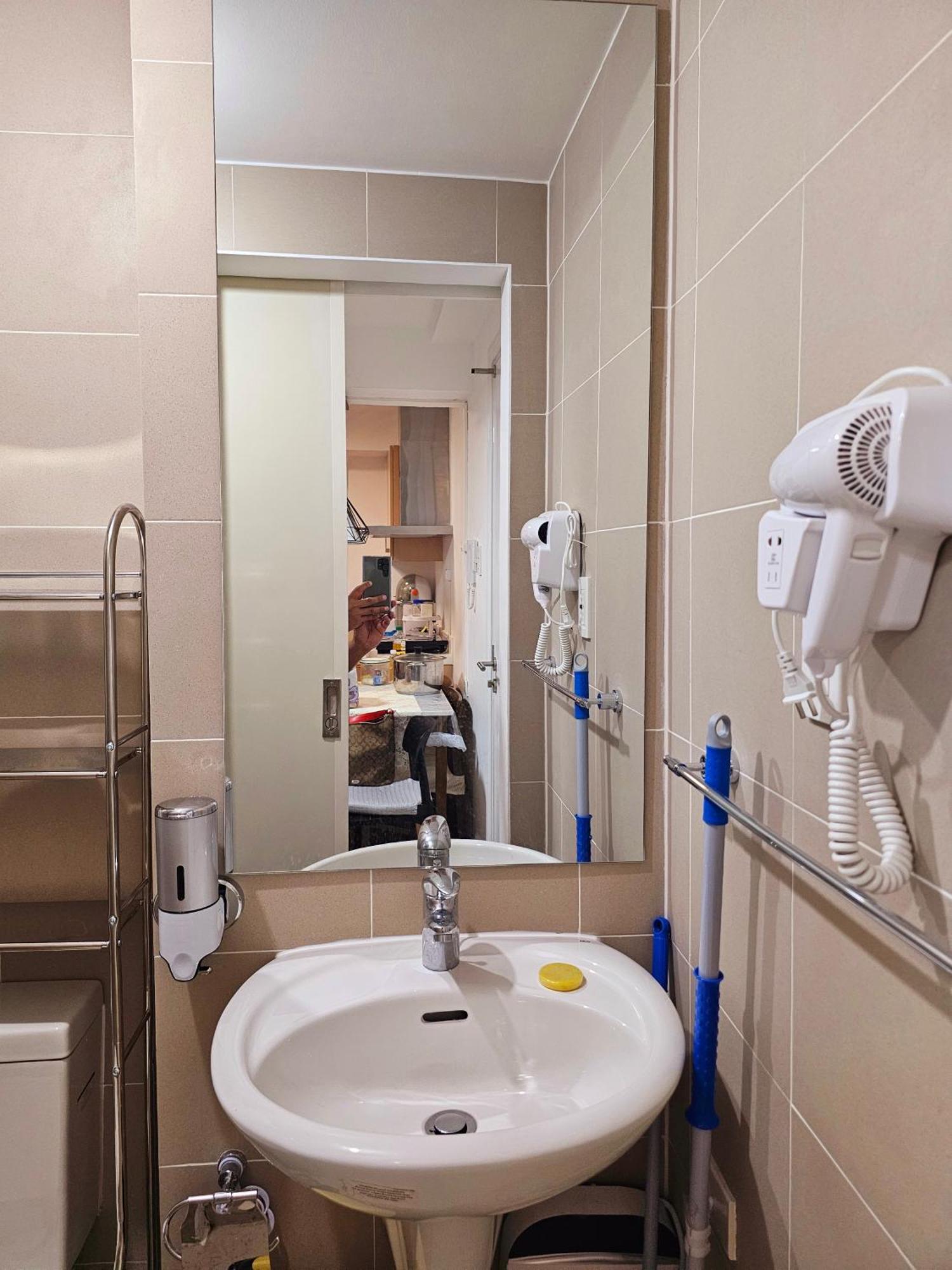 Acellyne'S Suites At The Residences At Commonwealth By Century Quezon City Exterior foto