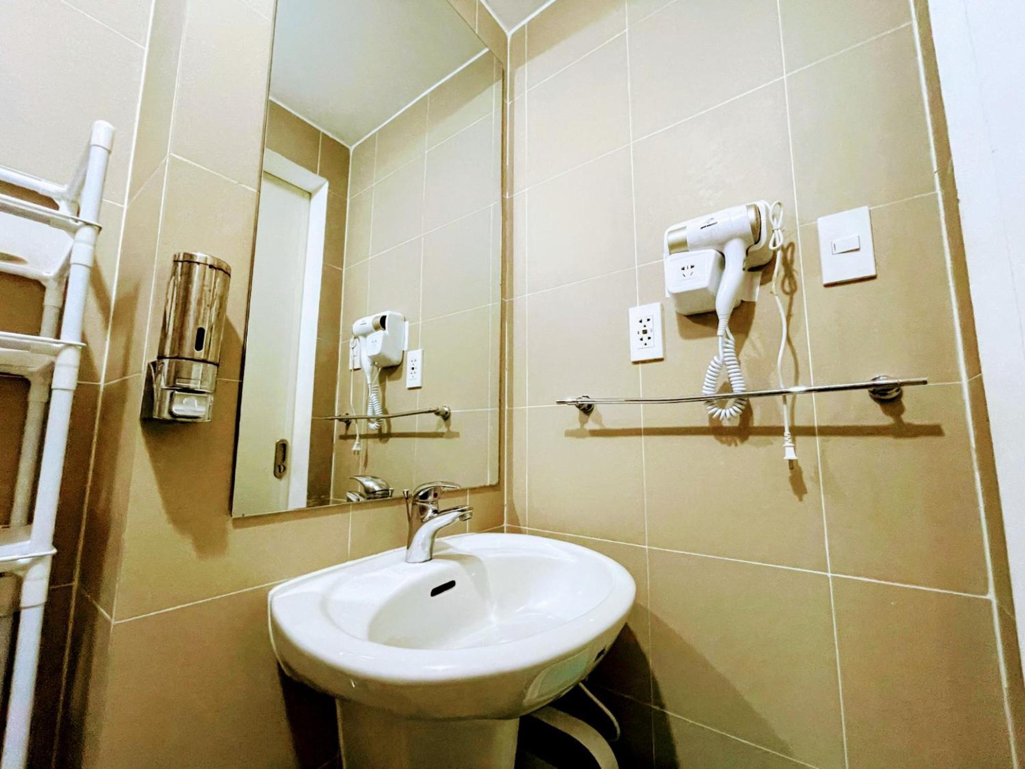 Acellyne'S Suites At The Residences At Commonwealth By Century Quezon City Zimmer foto