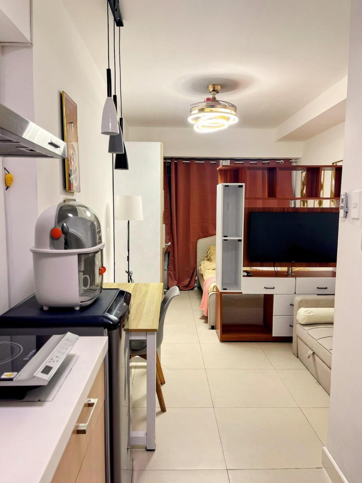 Acellyne'S Suites At The Residences At Commonwealth By Century Quezon City Zimmer foto